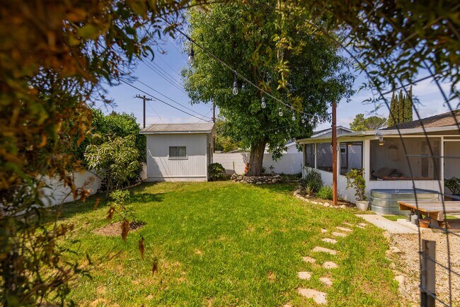 Building Photo - Oak View 3 bedroom 2 bath