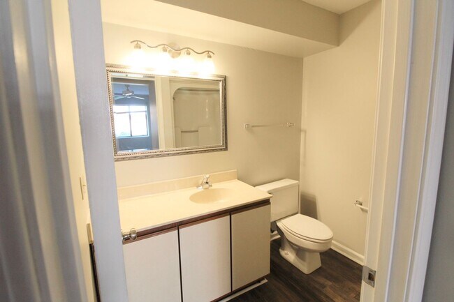 Building Photo - 1112 Blue Ridge Dr