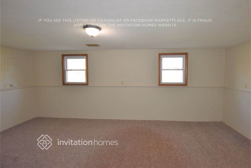 Building Photo - 10440 Thrush St NW