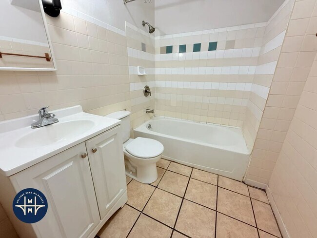 Building Photo - 1140 N 50th Pl