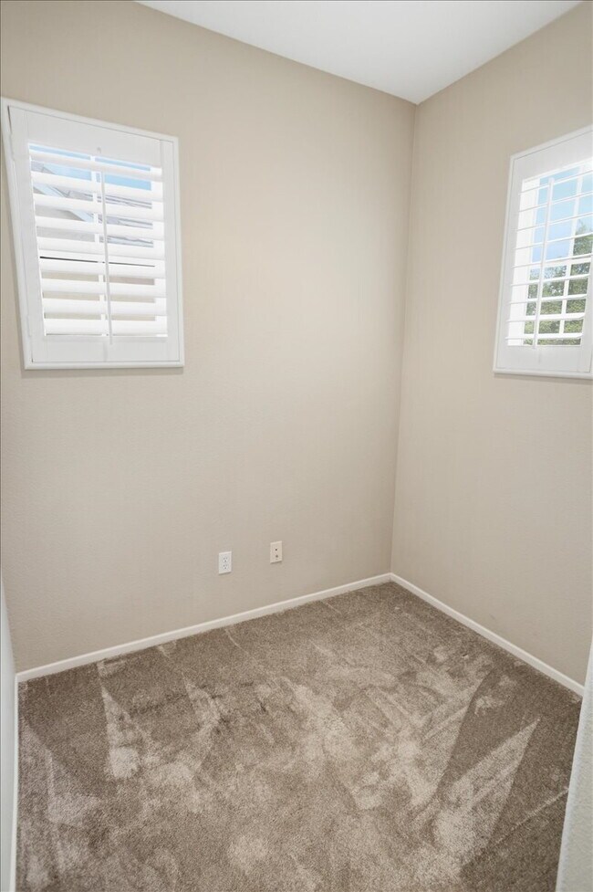 Building Photo - Spacious Alta Vista Valencia Home with Loft, Private Yard, and Community Amenities