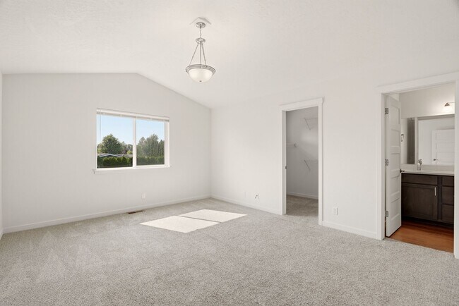Building Photo - 1422 N Michigan Ln