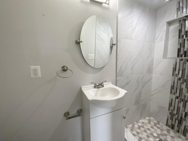 Building Photo - 1223 16th St NE