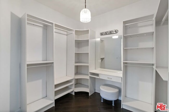 Building Photo - 1875 S Beverly Glen Blvd