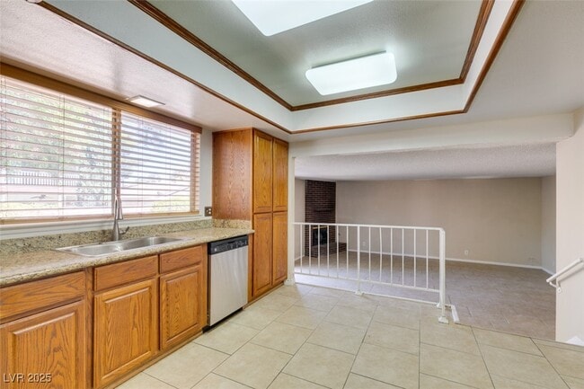 Building Photo - 5656 Maceta Ave