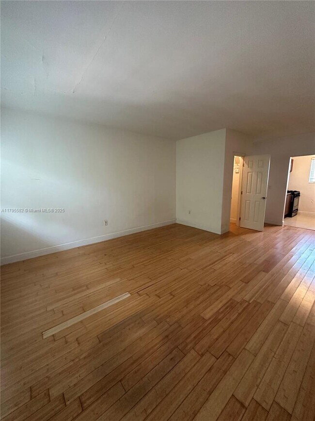 Building Photo - 320 85th St