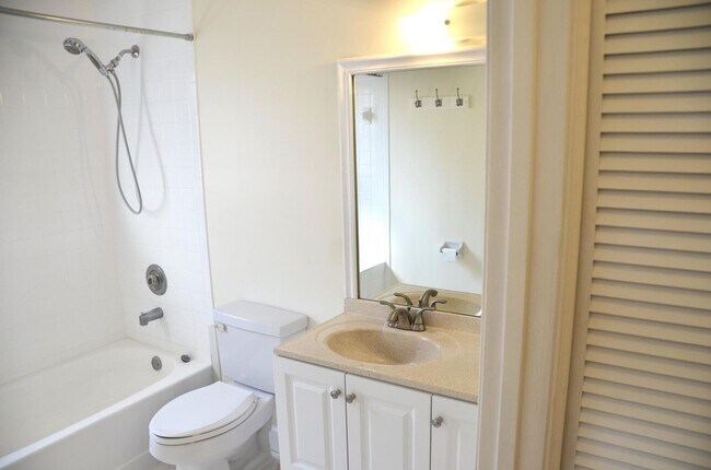 Building Photo - 3355 JAYWOOD Ter