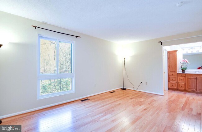 Building Photo - 2303 Glade Bank Way
