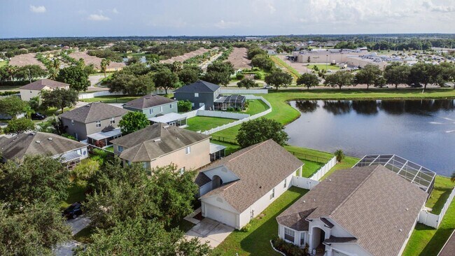 Building Photo - 10815 Lakeside Vista Dr