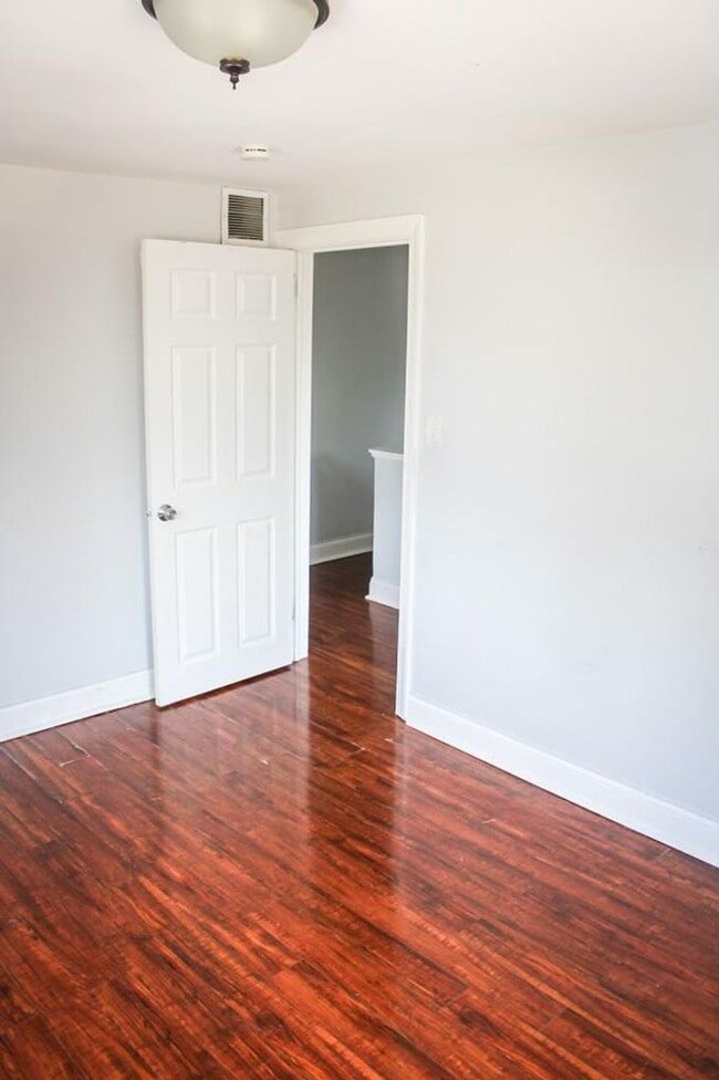 Building Photo - Stunning 3-Bedroom Home with Modern Amenities in a Prime Neighborhood!