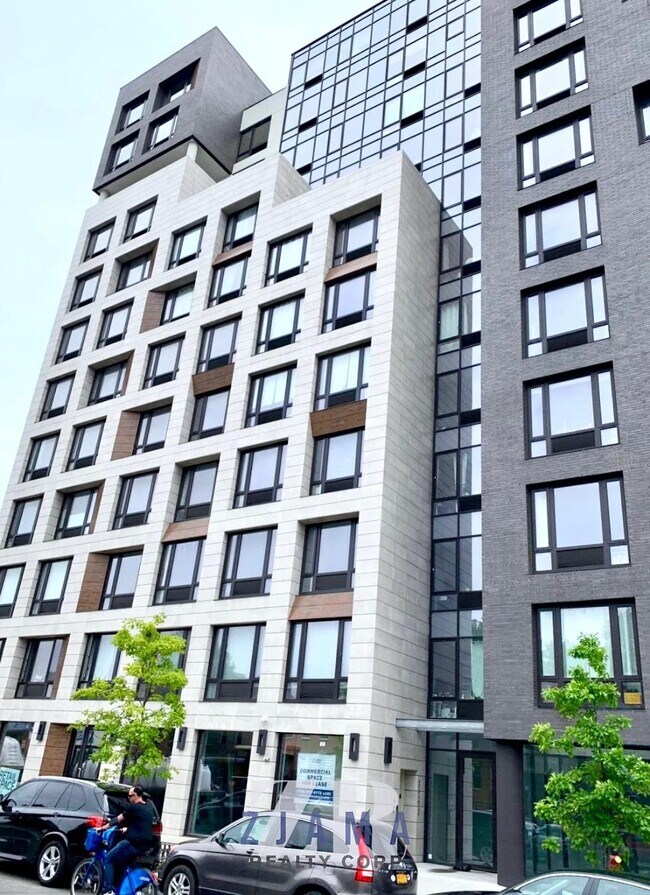Building Photo - 635 4th Ave Ave
