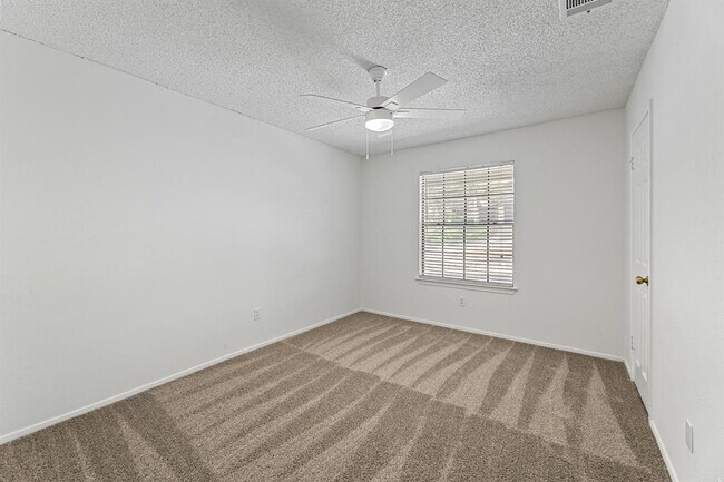 Building Photo - 2923 Norfolk Dr