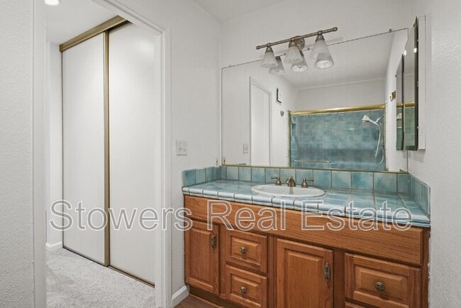 Building Photo - 1714 Parkside Dr