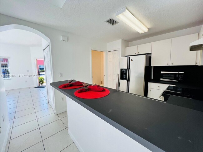 Building Photo - 6202 NW 116 Pl