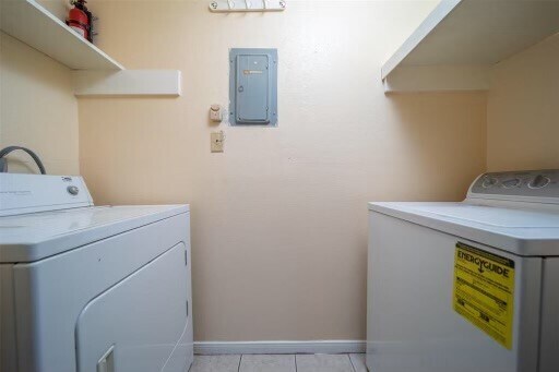 Building Photo - 8293 Sands Point Dr