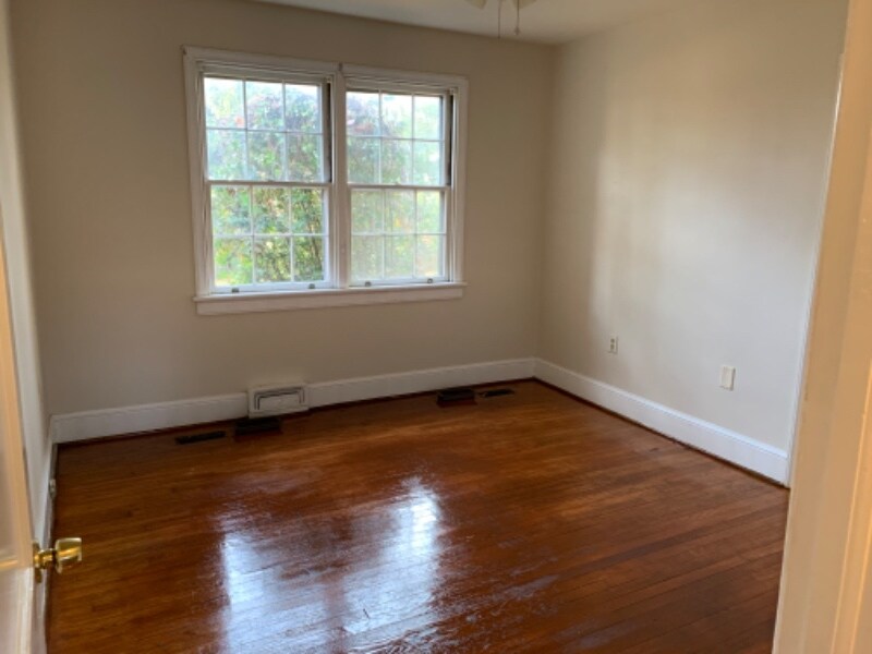 Building Photo - 14201 Harrowgate Rd