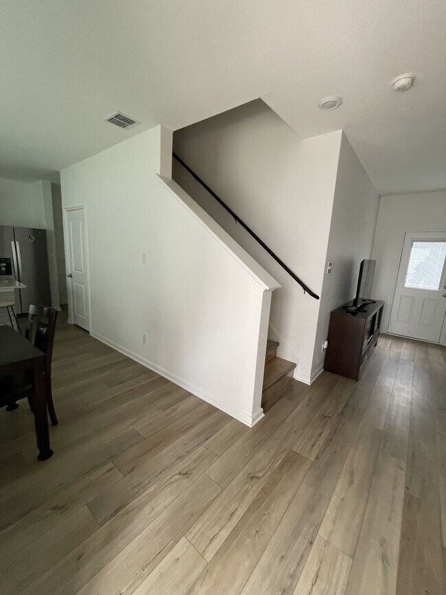 Building Photo - 10829 Emerick St