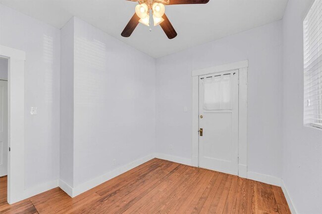 Building Photo - 615 W 33rd St