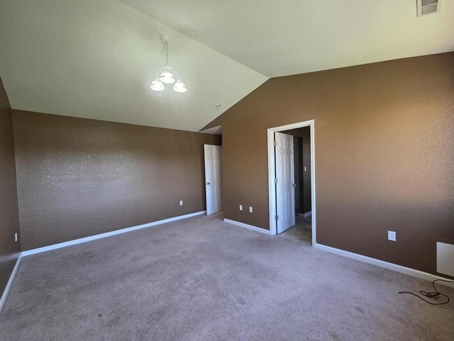 Building Photo - Beautiful Town House