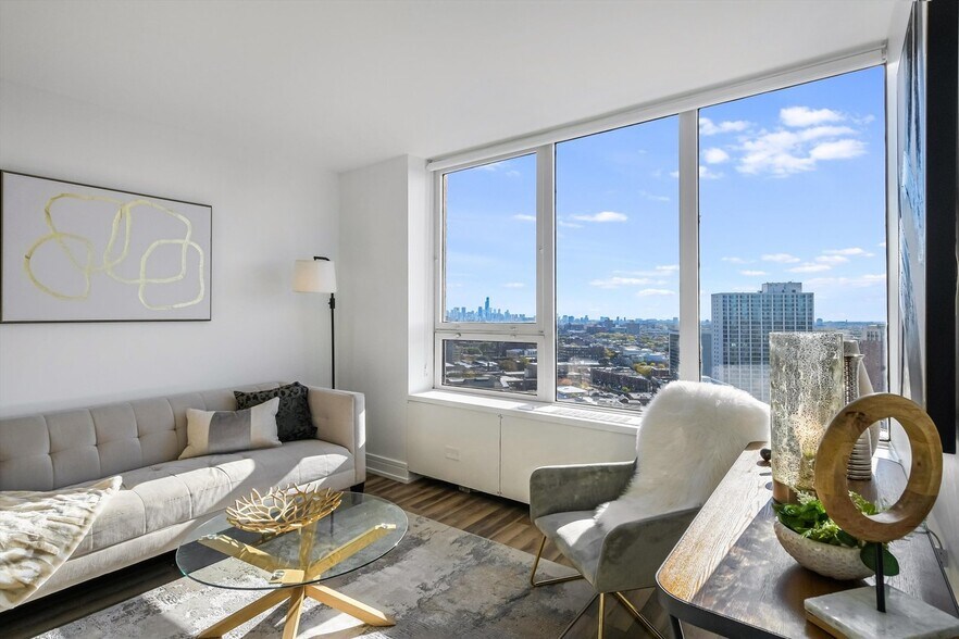 Building Photo - 3930 N Pine Grove Ave