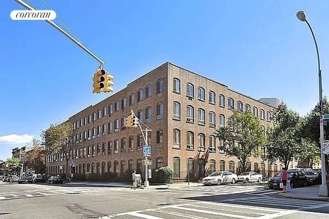 Building Photo - 420 12th St