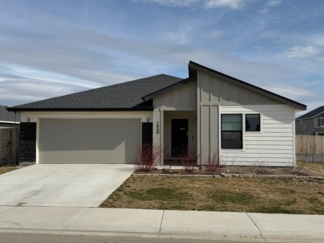 Building Photo - 1840 SW Sparrow Pl