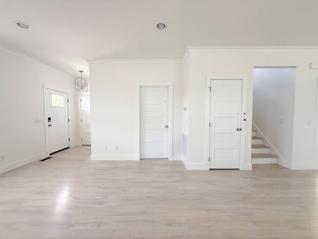 Building Photo - Pet-Friendly 3-Bedroom Home with Modern Features, Covered Deck & Bright Open Space
