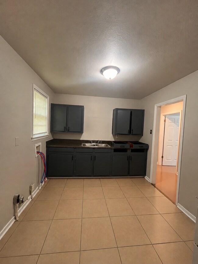 Building Photo - 3450 Ardmore St