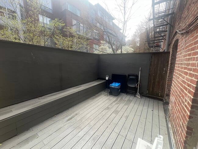 Building Photo - 56 Prince St