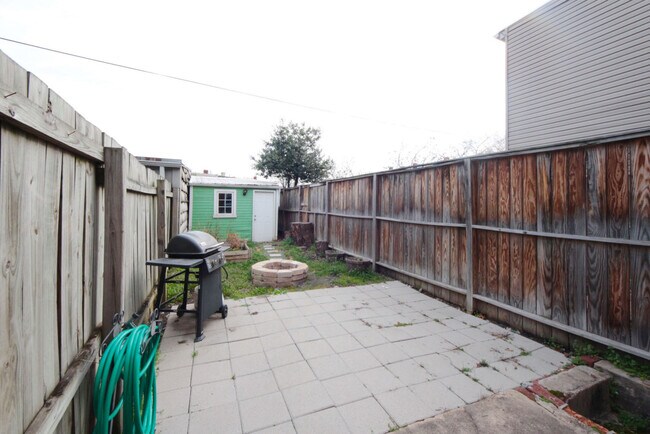 Building Photo - Beautiful 2 BR Townhouse in Atlas District