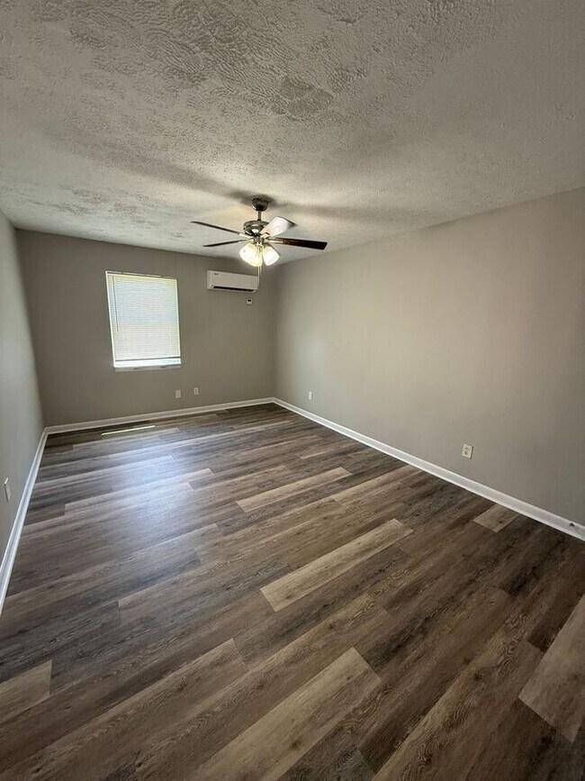 Building Photo - 2082 Fairmont Ct