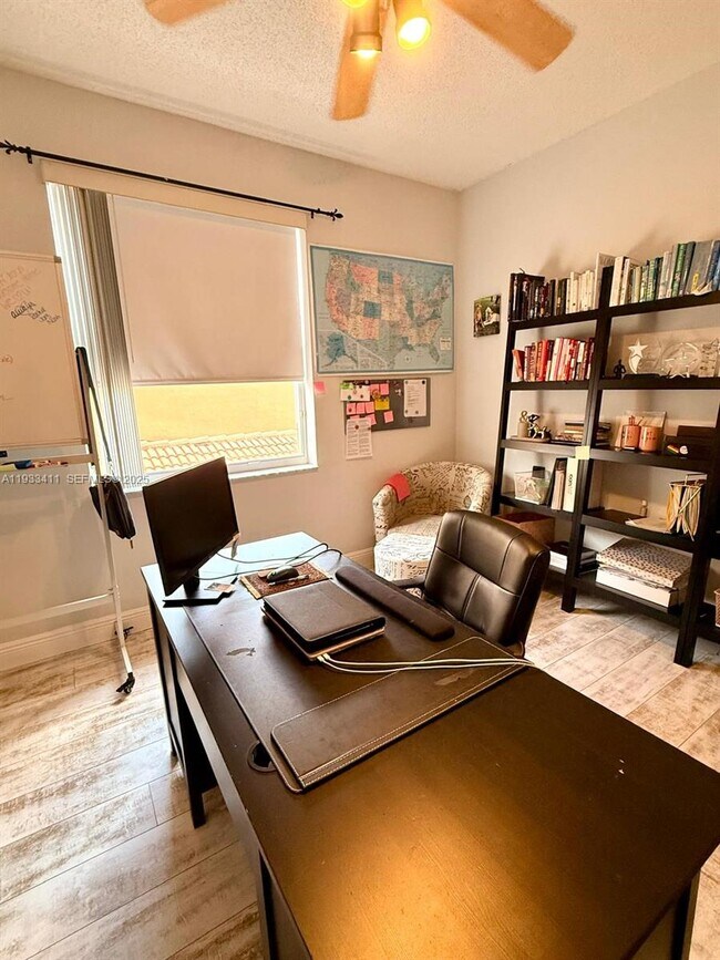 Building Photo - 3729 SW 51st St