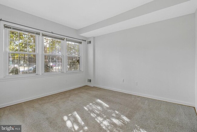 Building Photo - 1248 C St SE