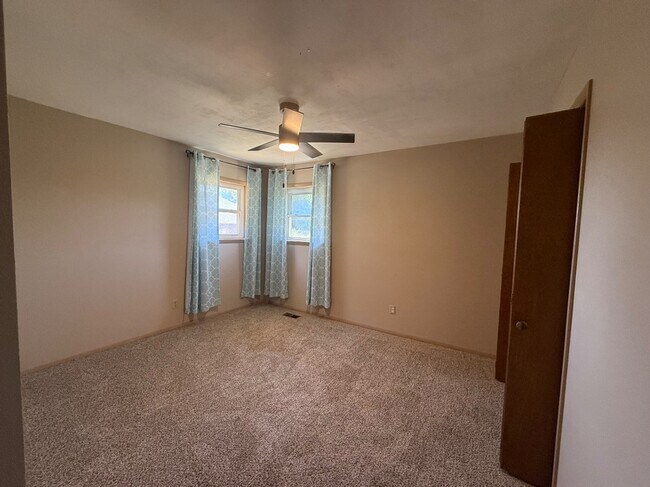 Building Photo - 4301 Jordan Ave