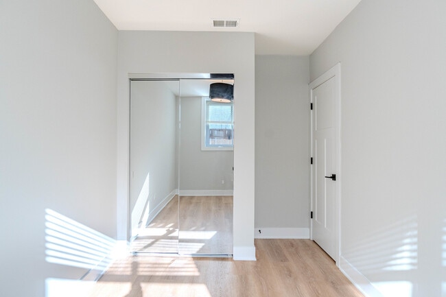 Building Photo - 3039 W 19th St