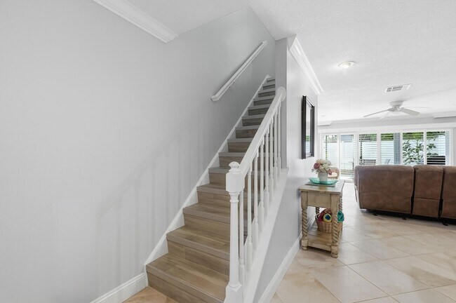 Building Photo - 842 SE 19th Ave