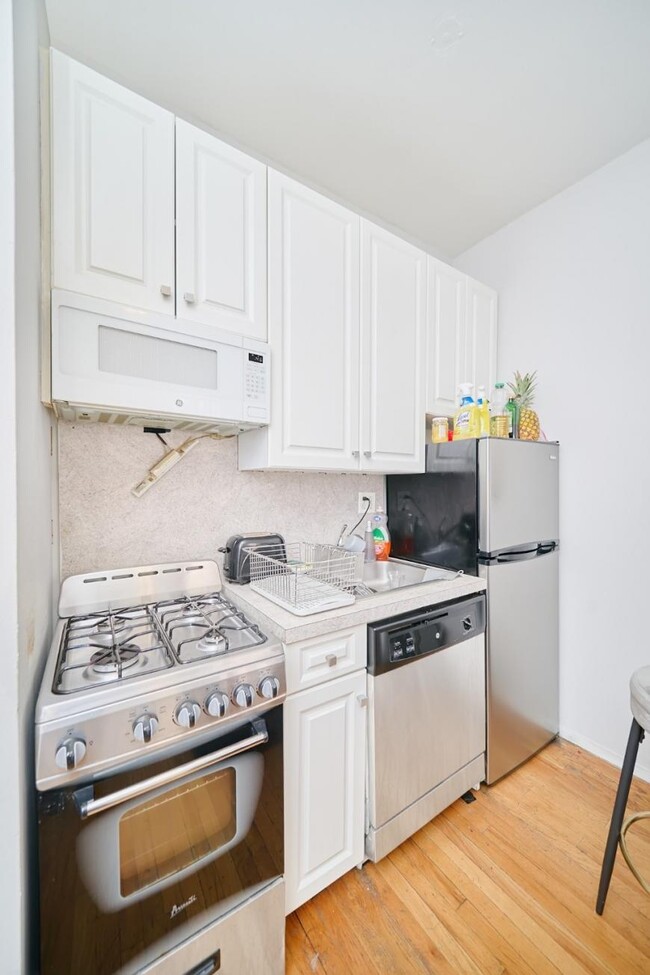 Building Photo - 2 bedroom in NEW YORK NY 10018