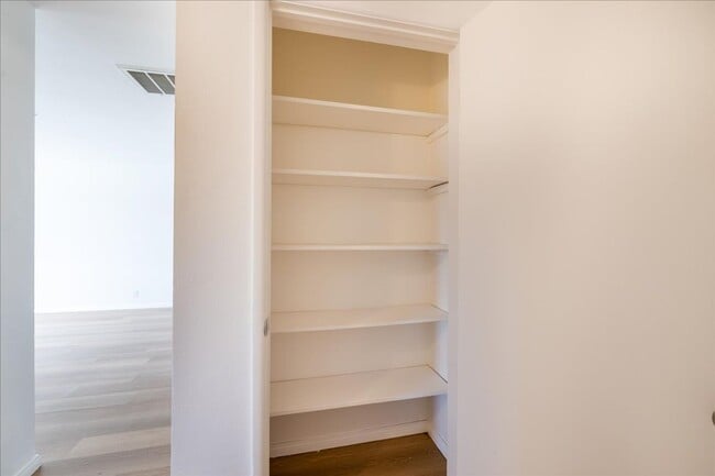 Building Photo - 44440 Acacia Dr