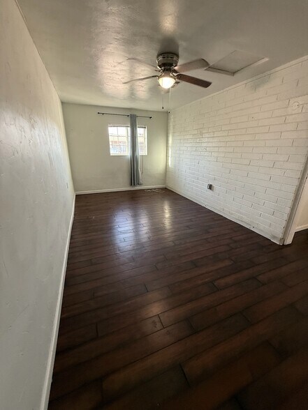 Building Photo - 1634 E 12th St