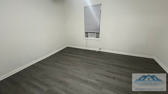 Building Photo - 233 N Royal Ave