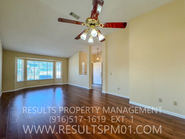 Building Photo - Spacious 4 Bedroom on corner lot