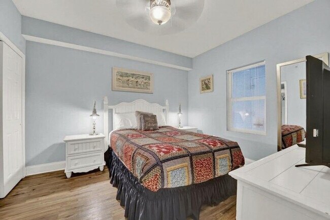 Building Photo - 9800 S Thomas Dr