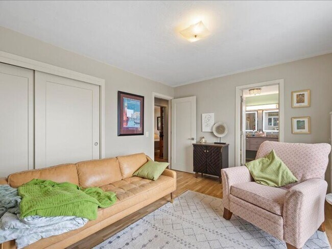 Building Photo - 3603 W Canal Dr