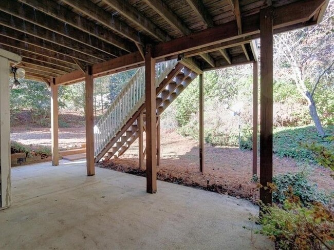 Building Photo - 515 Mellbrook Ln