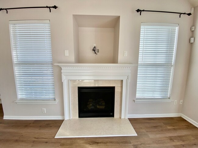Building Photo - READY July 1st!! End-Unit Condo with Commu...
