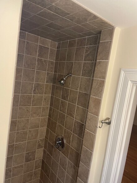 Building Photo - 14 Church Ave