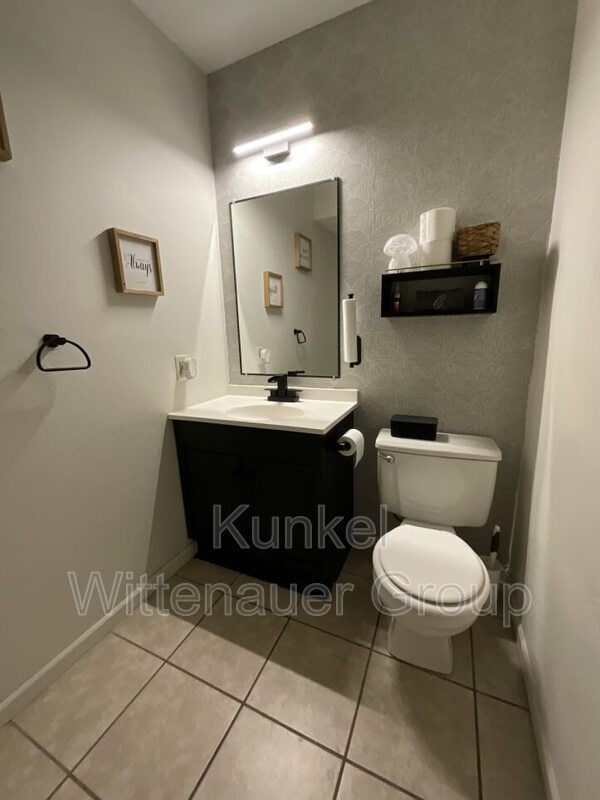 Building Photo - 1935 Chevy Dr