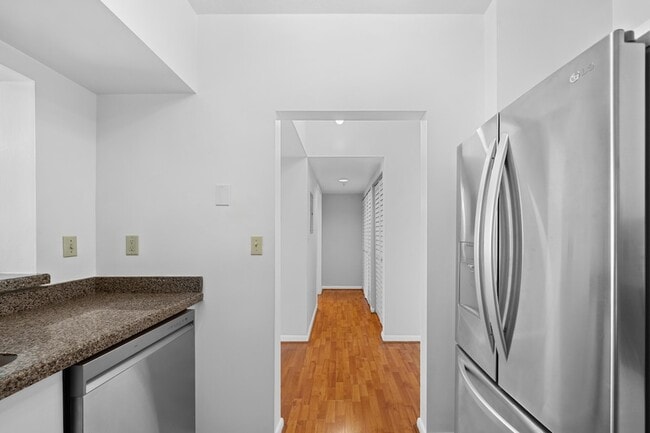 Building Photo - 3020 NE 32nd Ave