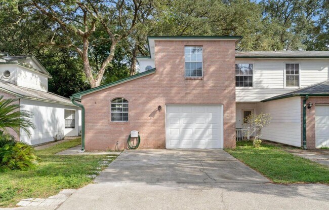 Building Photo - 1810 Hurlburt Rd