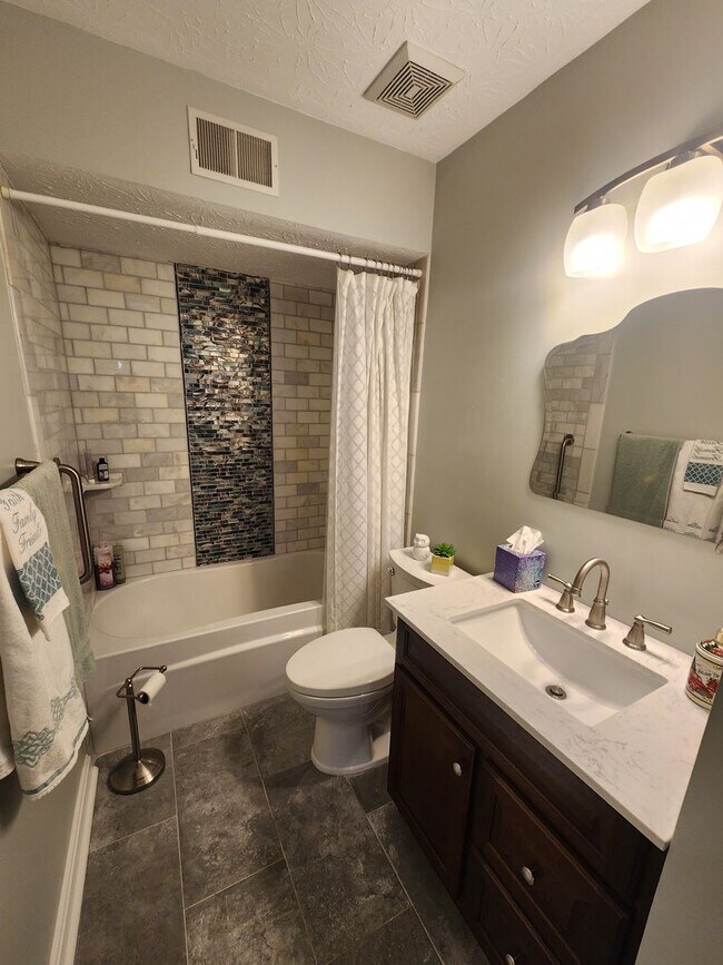 Building Photo - Spacious 3 bedroom 3 full bath condo for rent!!